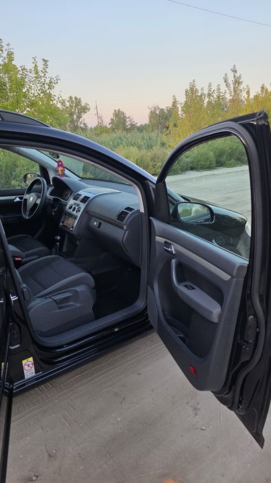 Продаи Volkswagen Touran 2009 року