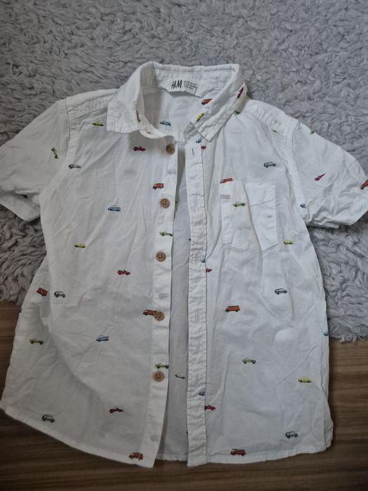 Koszula biała h&m 104 w autkami samochody