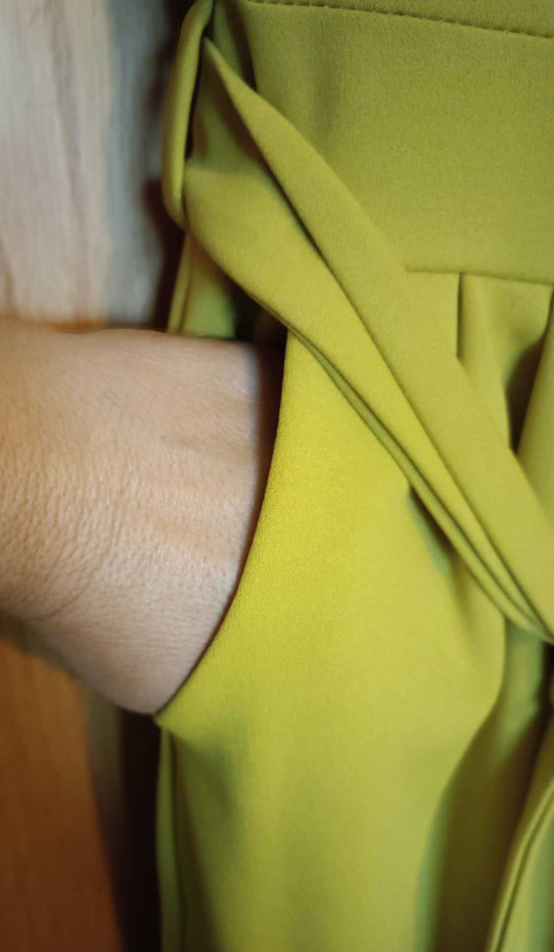 Macacão amarelo mostarda, L - NOVO