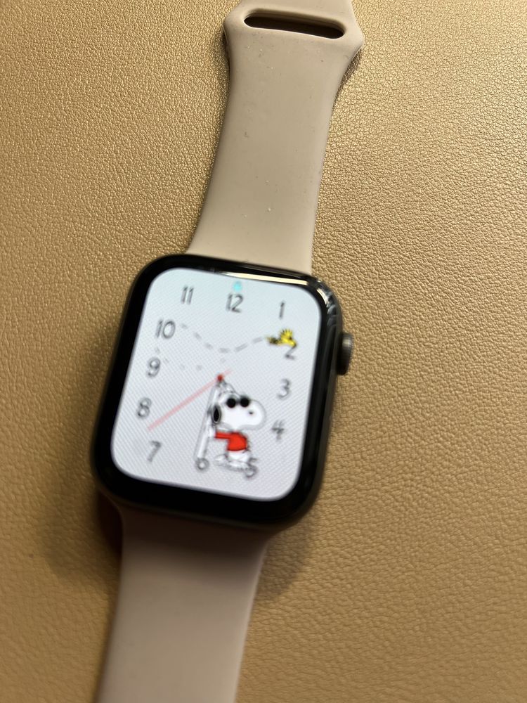 Продам Apple watch 4 44 мм