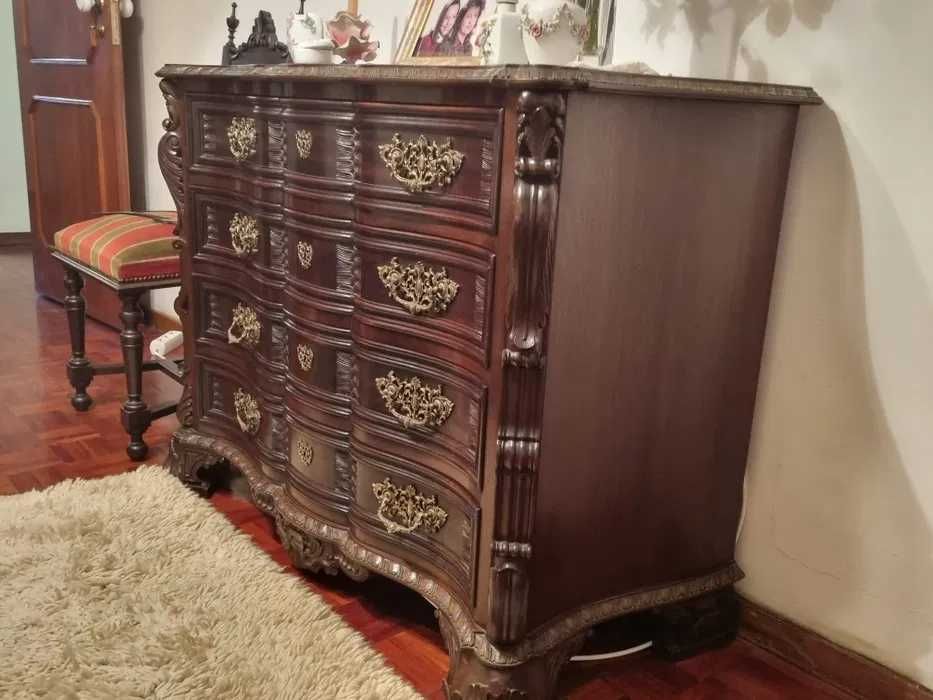 Cómoda vintage, em mogno, super bem estimada