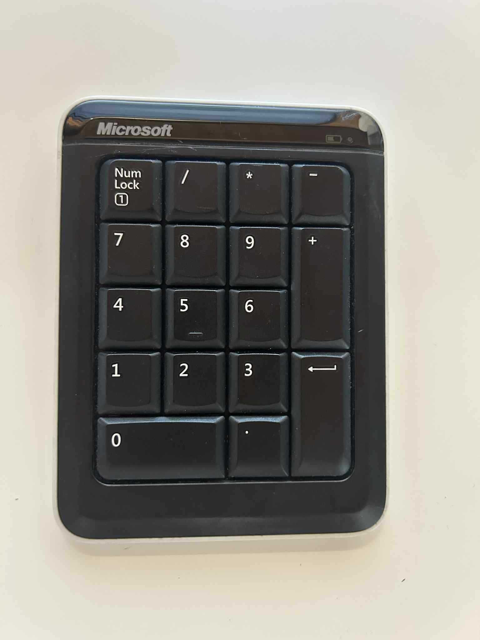 Microsoft Bluetooth Number Pad (model 13910)