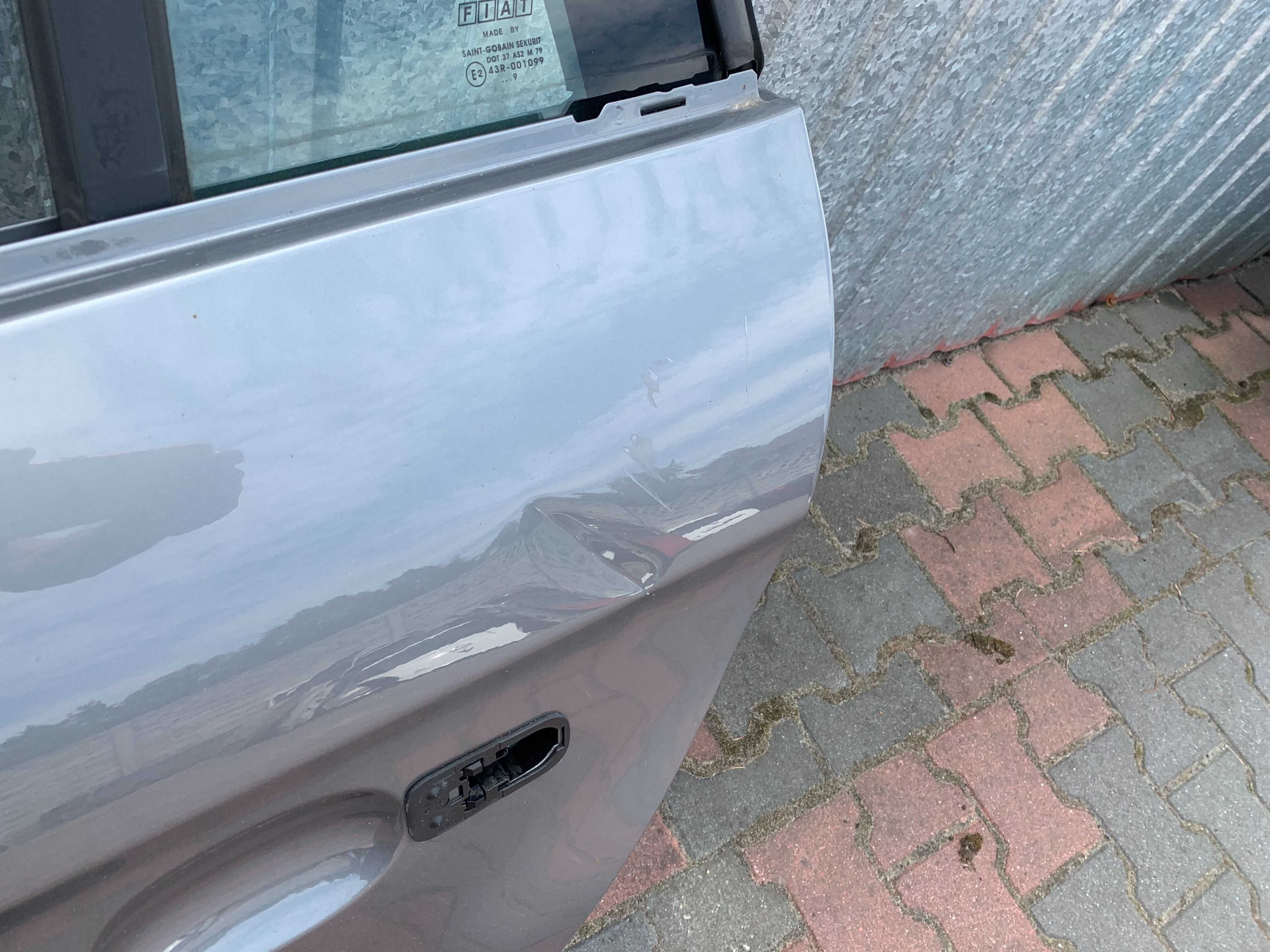 Drzwi tylne lewe uszkodzone Fiat Bravo II Nr.Lak. VR 617