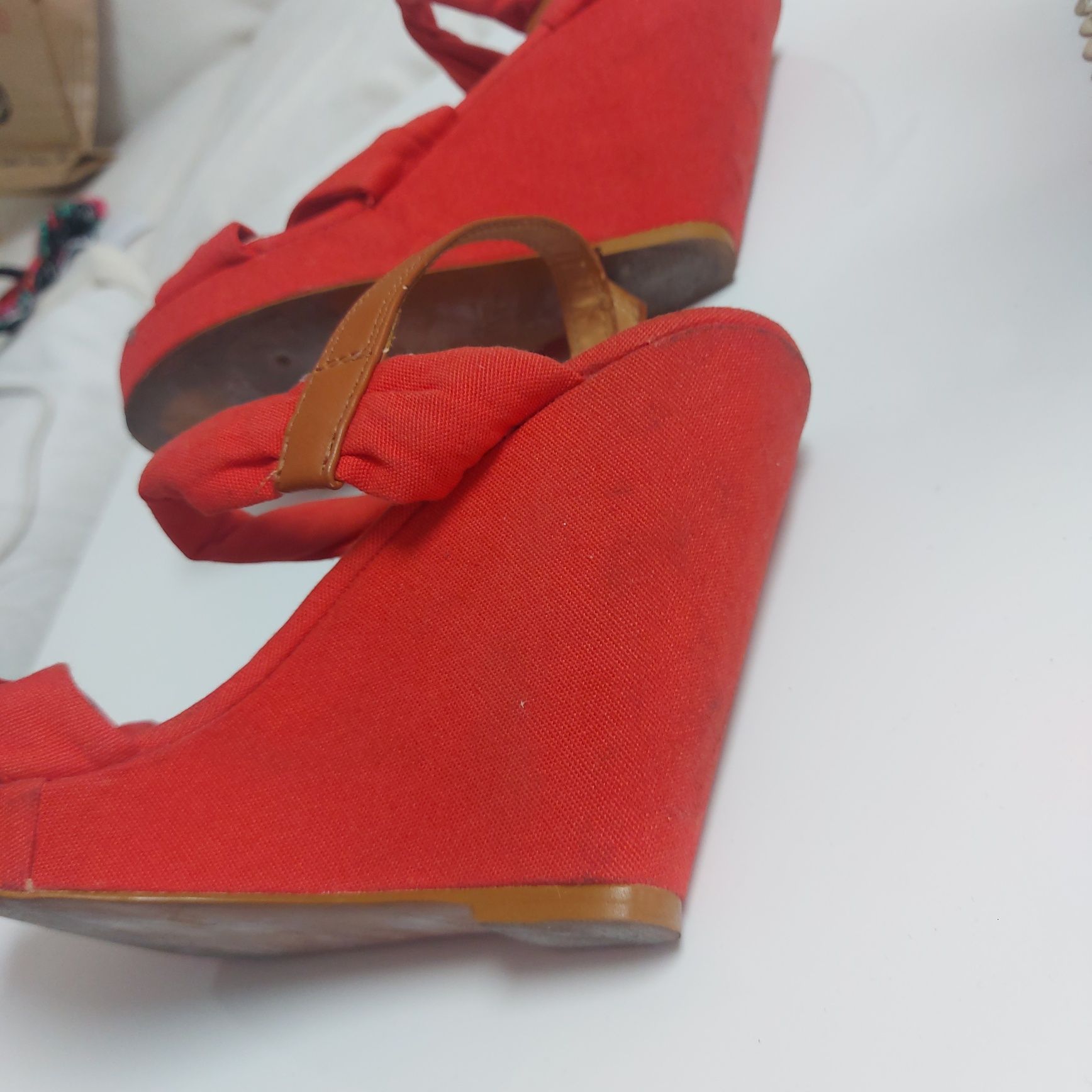 Koturny r. 38  sandały 11 cm platforma jak nowe  czerwone z materialu