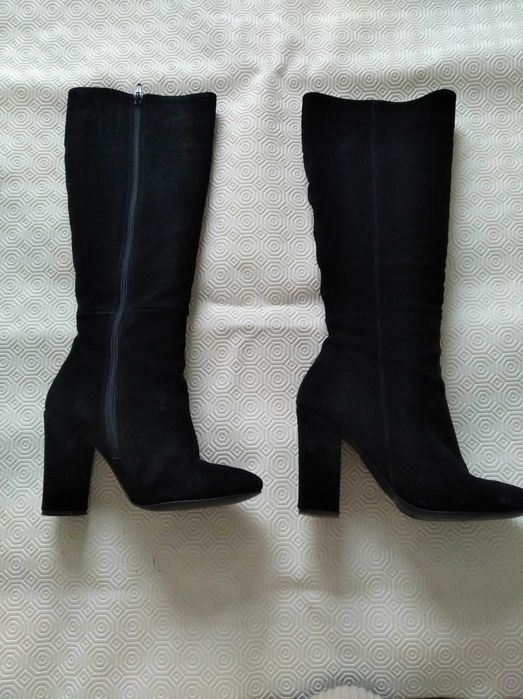 Botas pretas de camurça, cano alto n. 36