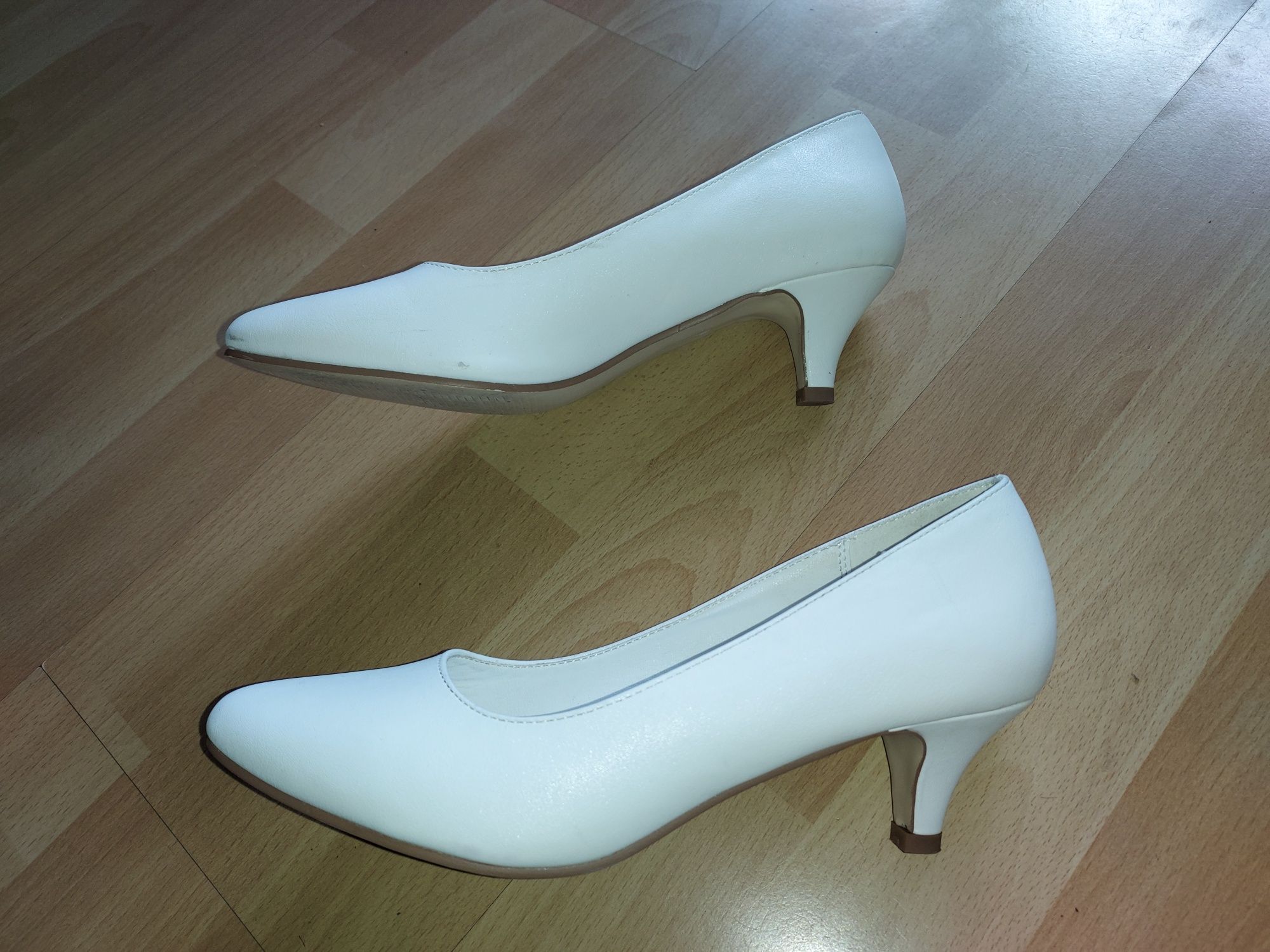 Buty na obcasie 38