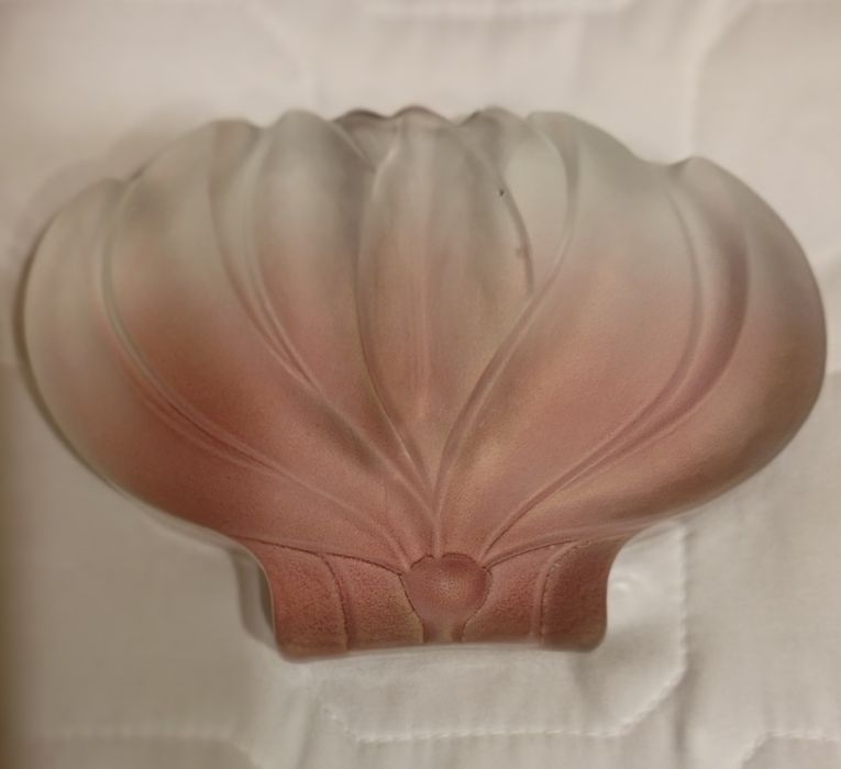 Wazon Walther Glass różowy kwiat lotosu.