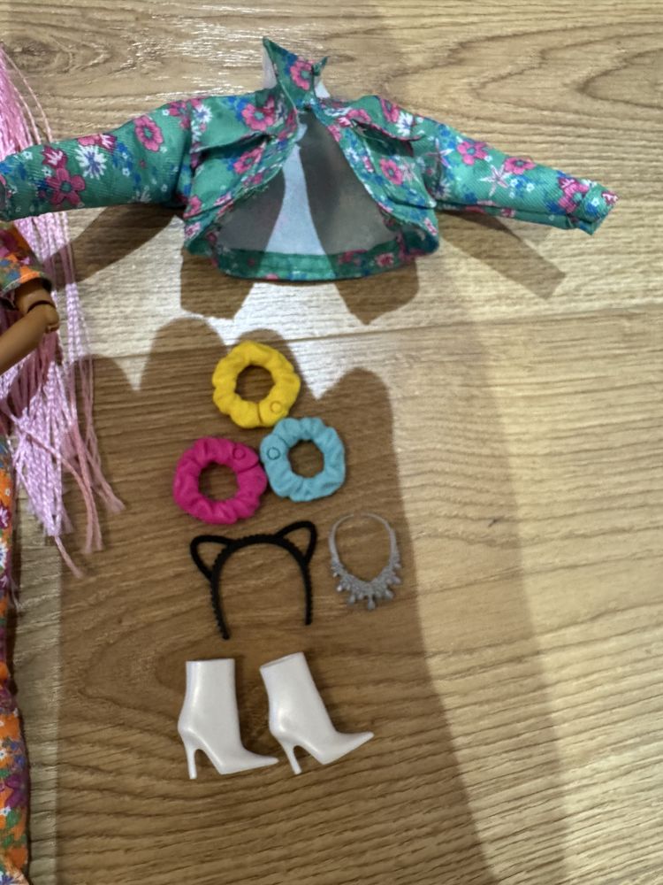 Lalki barbie plus akcesoria.