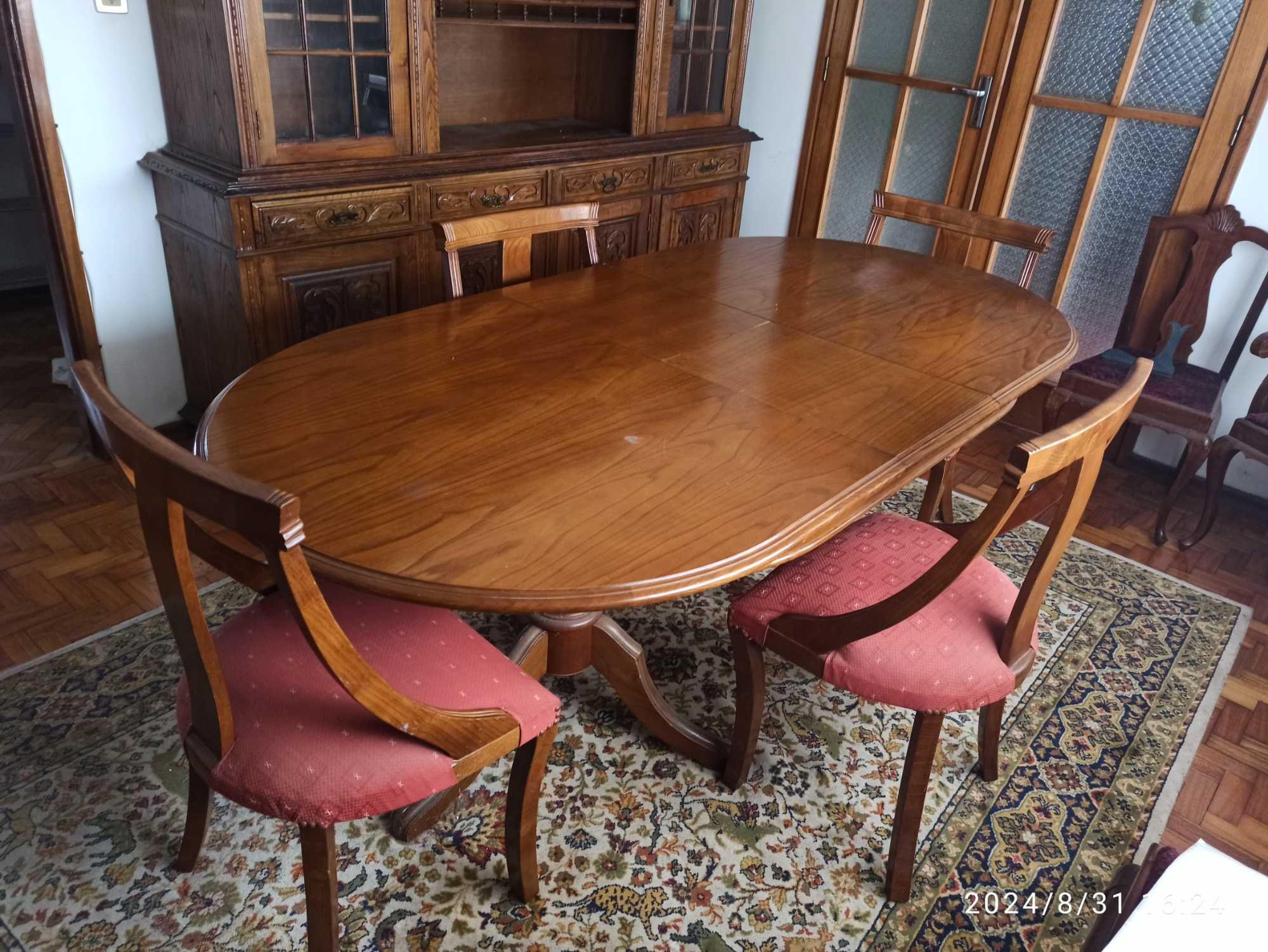 Mesa de sala e 4 cadeiras