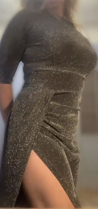 Вечірня блискуча сукня