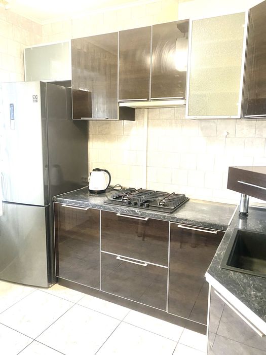 Метро Васильковская,Бурмистенко,10