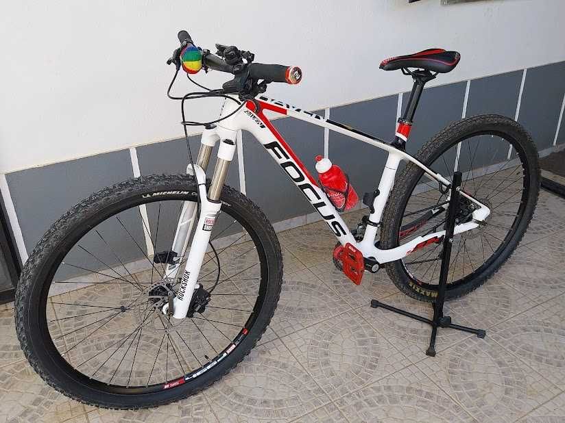 Bicicleta Focus Raven carbono
