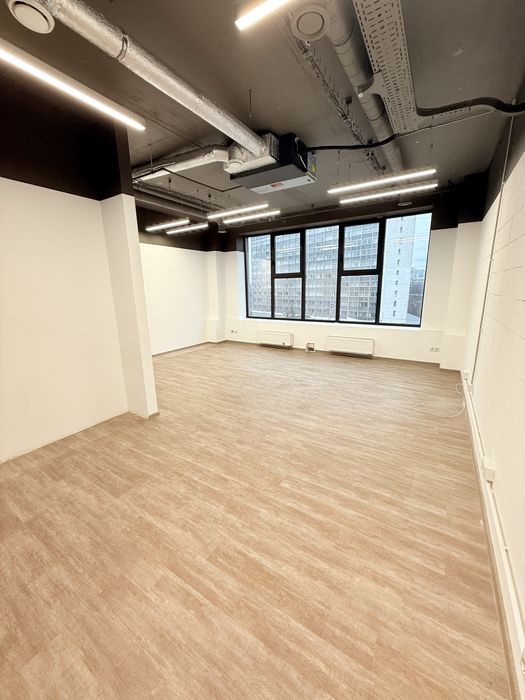 Оренда офісу з панорамними вікнами в сучасному бізнес центрі