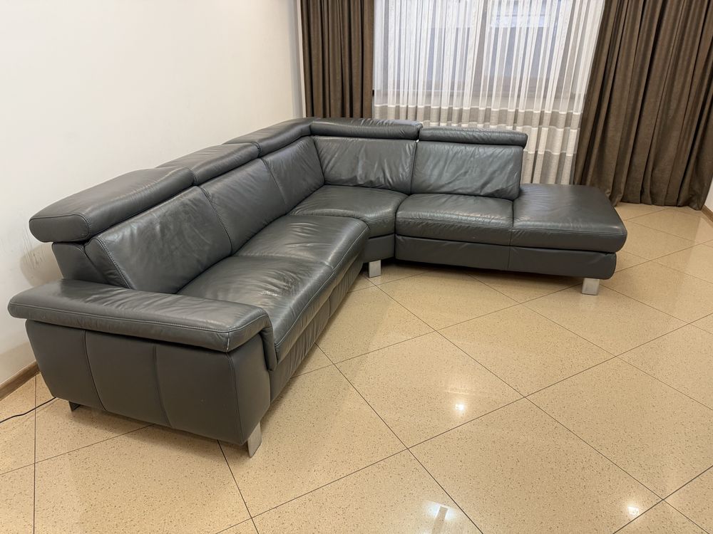 Продам кожаний диван (270х240)