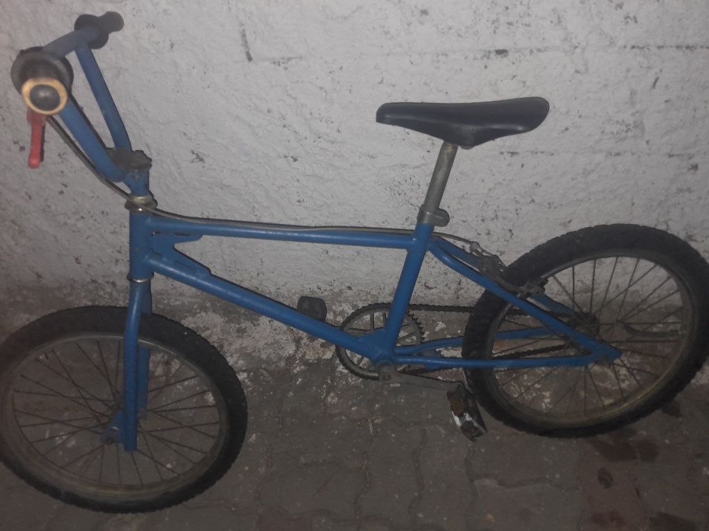 Bicicleta BMX azul 20€