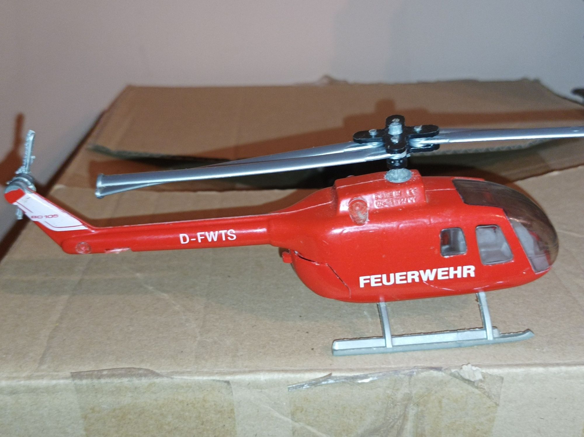 Helikopter Bolkow Bo 105 siku skala 1:55