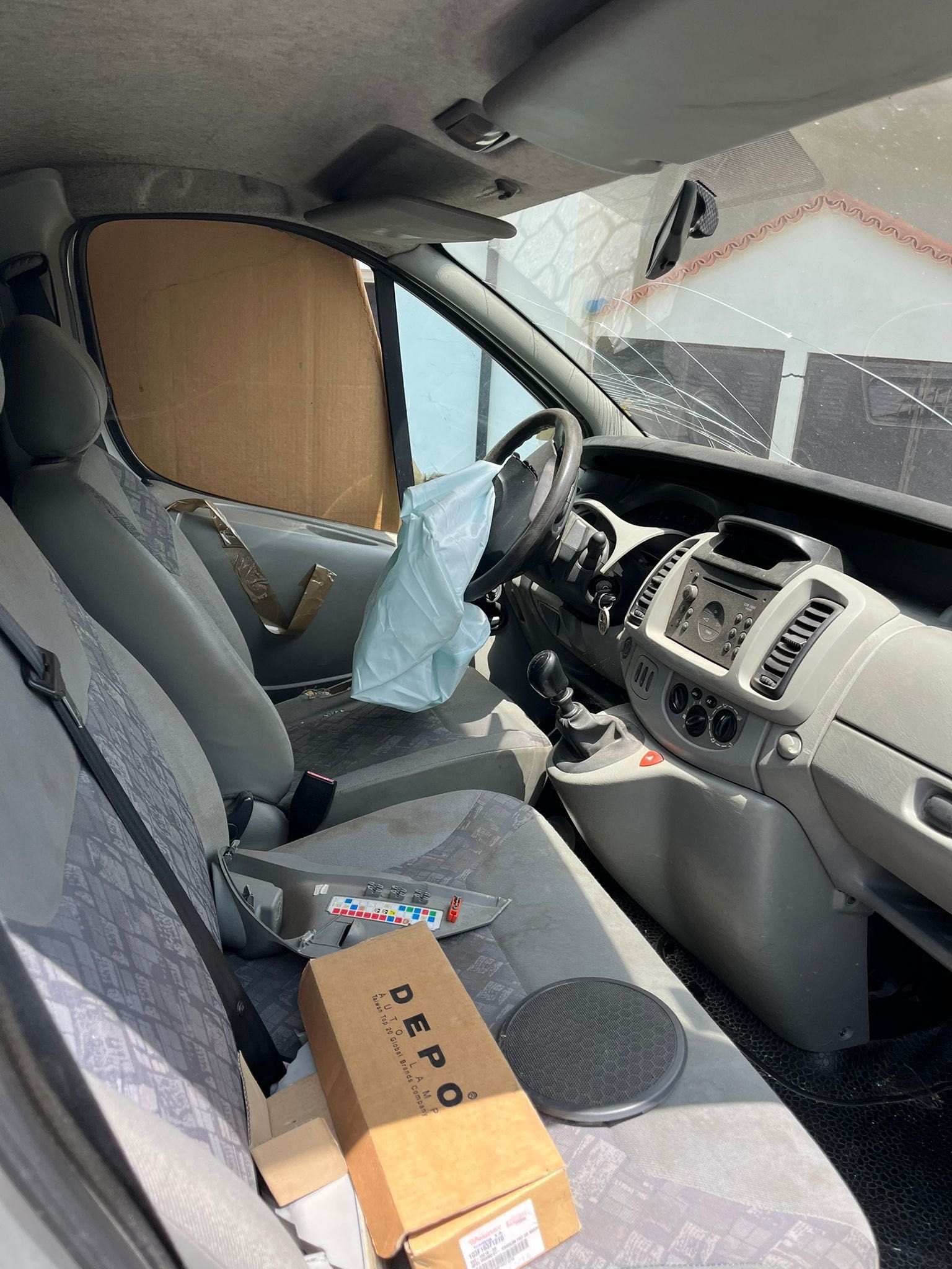 OPEL VIVARO 19 TDI - para restauro