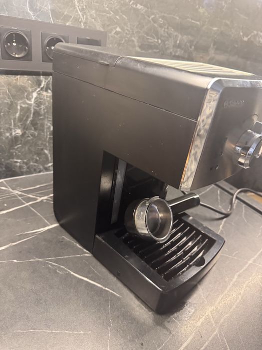 Автоматична кавоварка Saeco Poemia Class HD8425/19 б/в