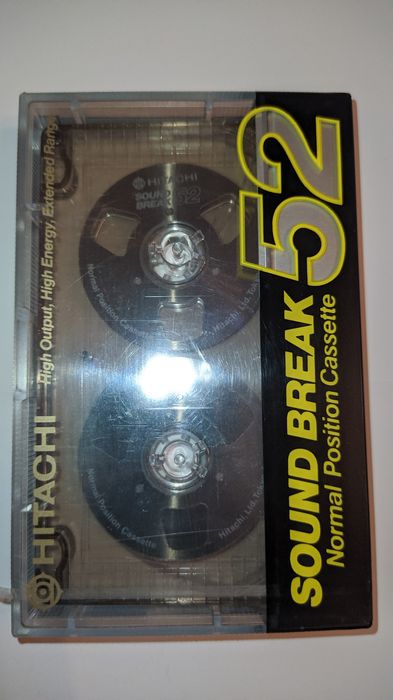 Продаю аудиокассету с бобинками Hitachi.