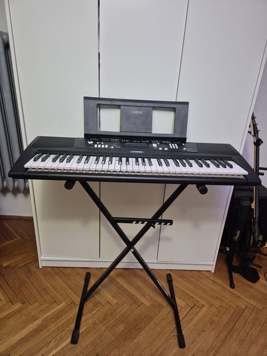 Yamaha ez-220 keyboard