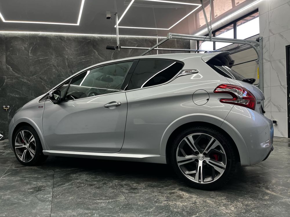 Peugeot 208 gti 200 km serwis