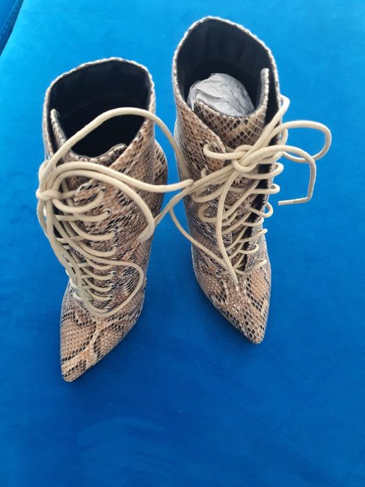 Botki na szpilce r. 37