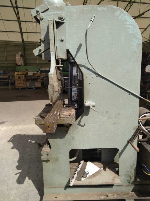 Prasa hydrauliczna wysięgowa krawędziowa