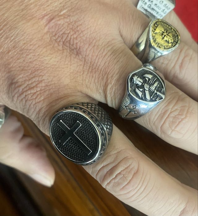 Aneis soberanos em aço