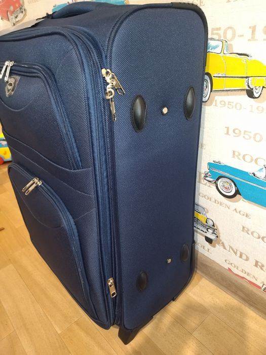 Валіза нова середня wings м Чемодан новый средний