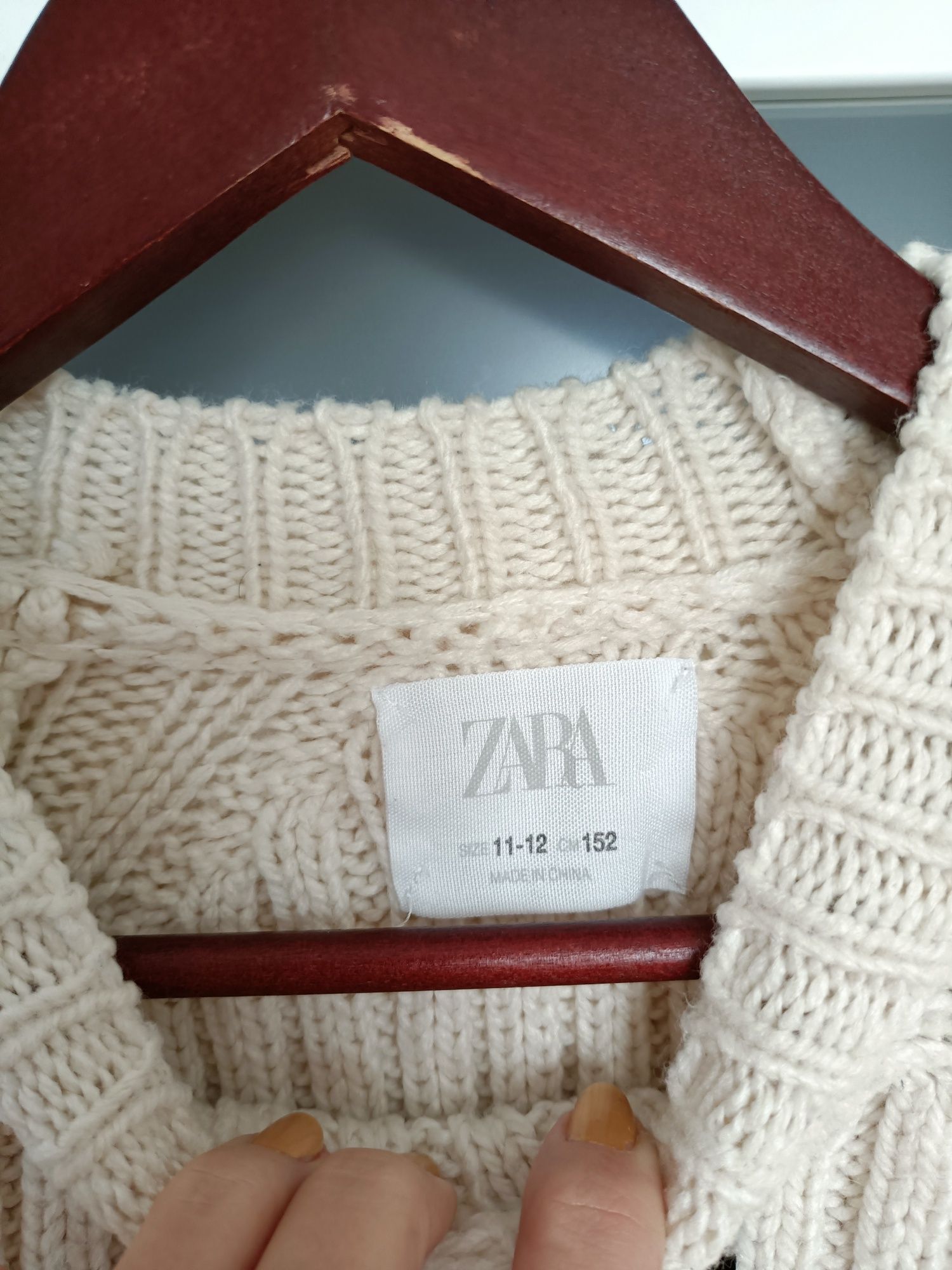 Sweter Zara rozm. 152  na 11 , 12 lat