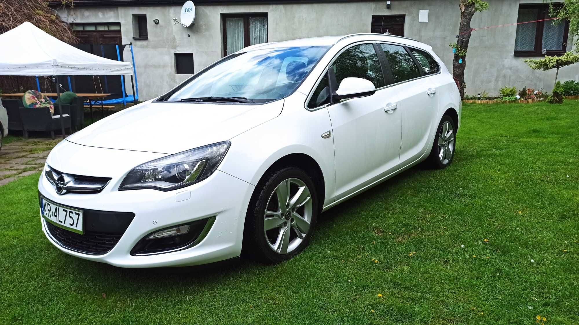 Sprzedam Opel Astra J Sports Tourer