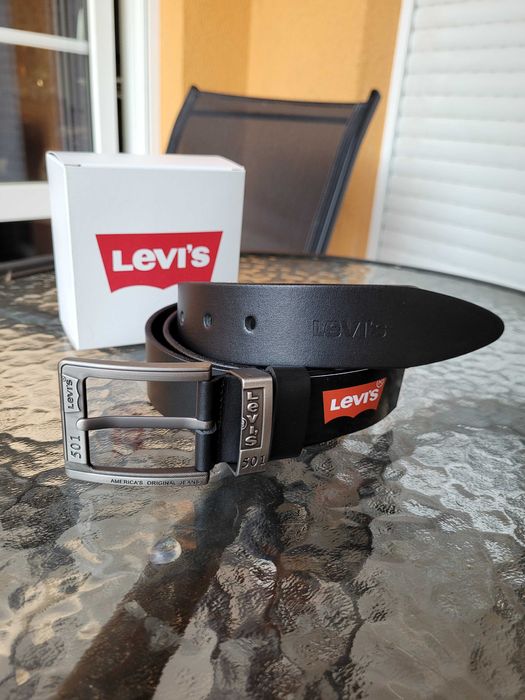 Czarny męski skórzany pasek Levi's 120 cm