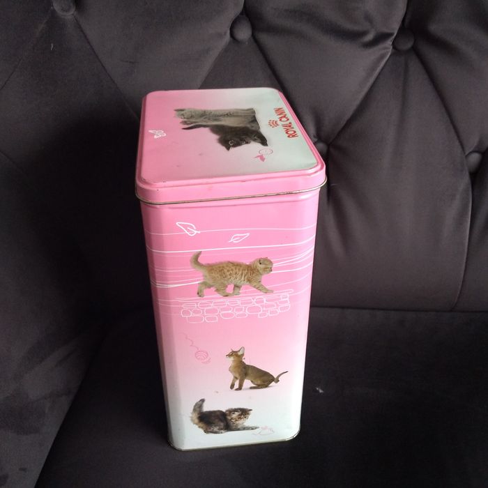 Pojemnik, puszka metalowa dla kota na karmę royal canin