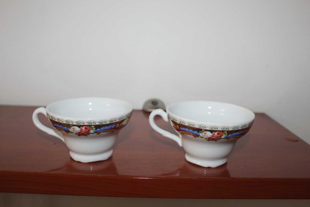 Duas Chávenas de Chá Sem Marca