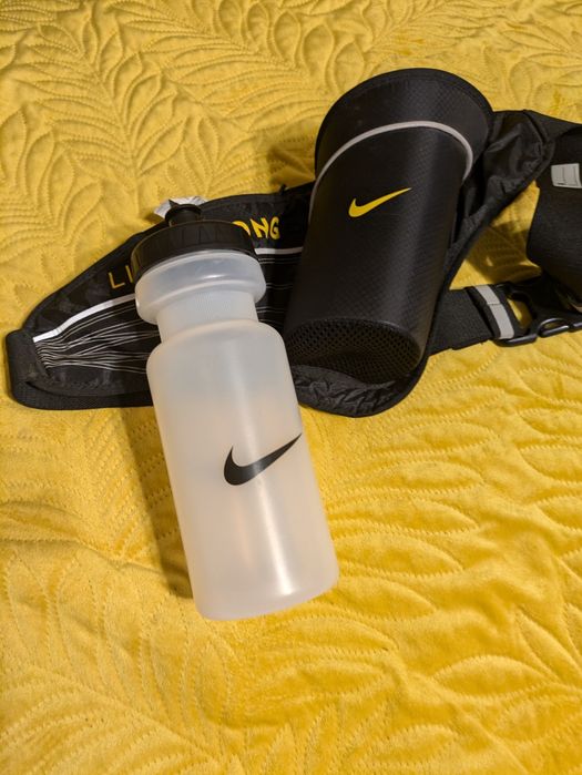 Nerka Nike z bidonem