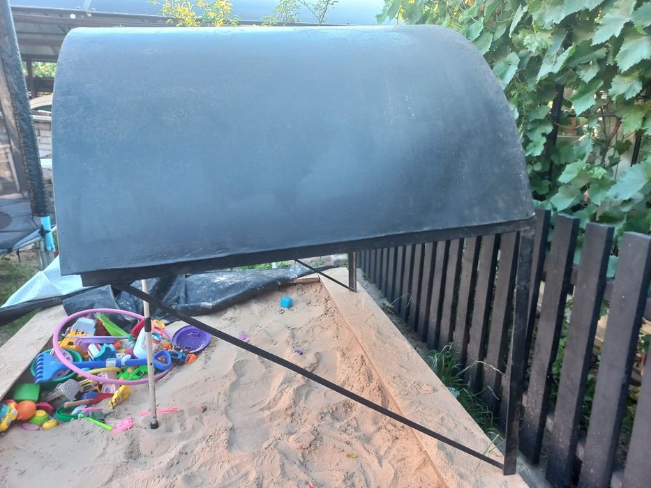 Якісний і добротний козирьок на вхідні двері