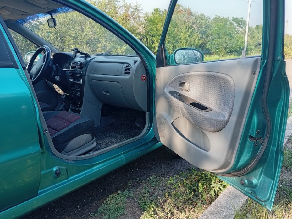 Продам економне авто Kia Rio 1.3 бензин 2000 року