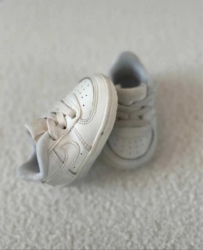 Białe buciki sportowe niechodki Nike Air Force 1 rozmiar 17 10-10.5 cm