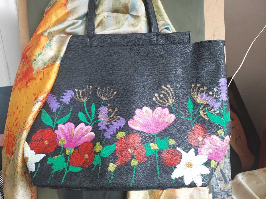 Mala de pele pintada à mão