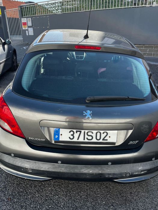 Peugeot 207.