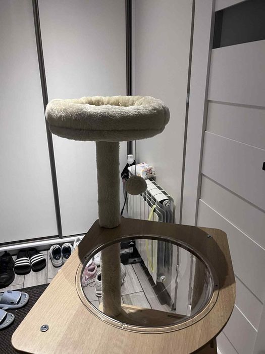 Drapak dla kota z siedziskiem