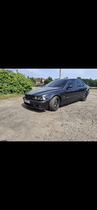 БМВ е39 528 рестайлинг.