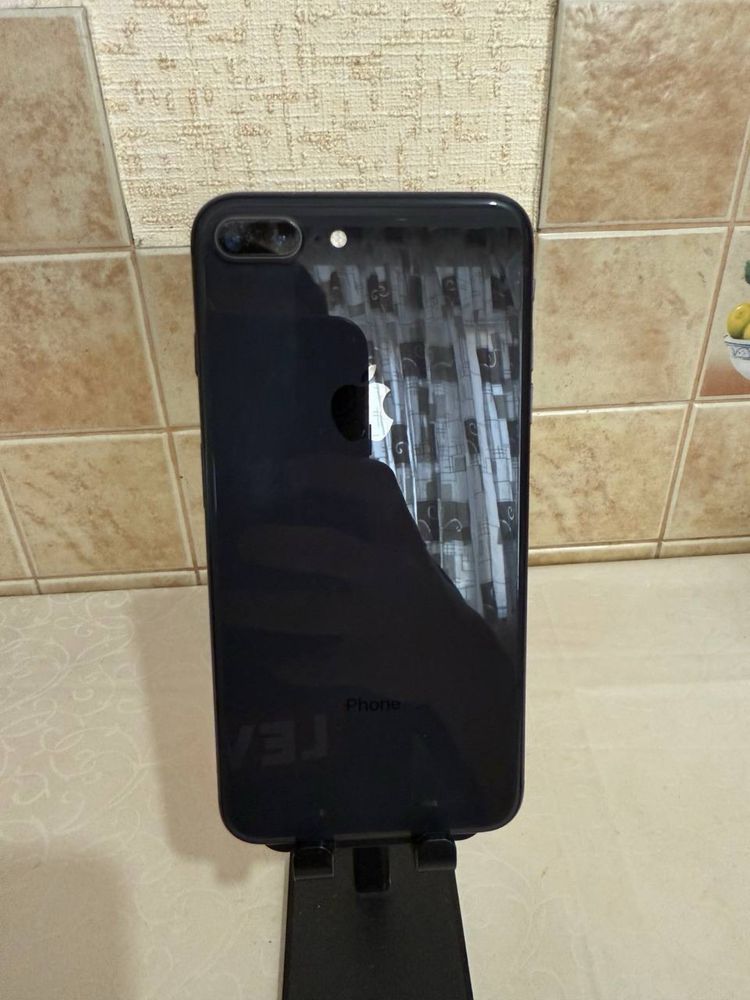 Iphone 8 Plus 64gb ідеальне состояния