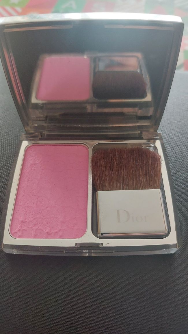 DIOR róż w kompakcie z lusterkiem i pedzelkiem