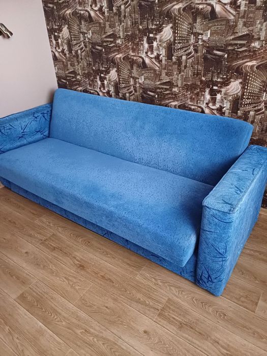 Диван в гарному стані