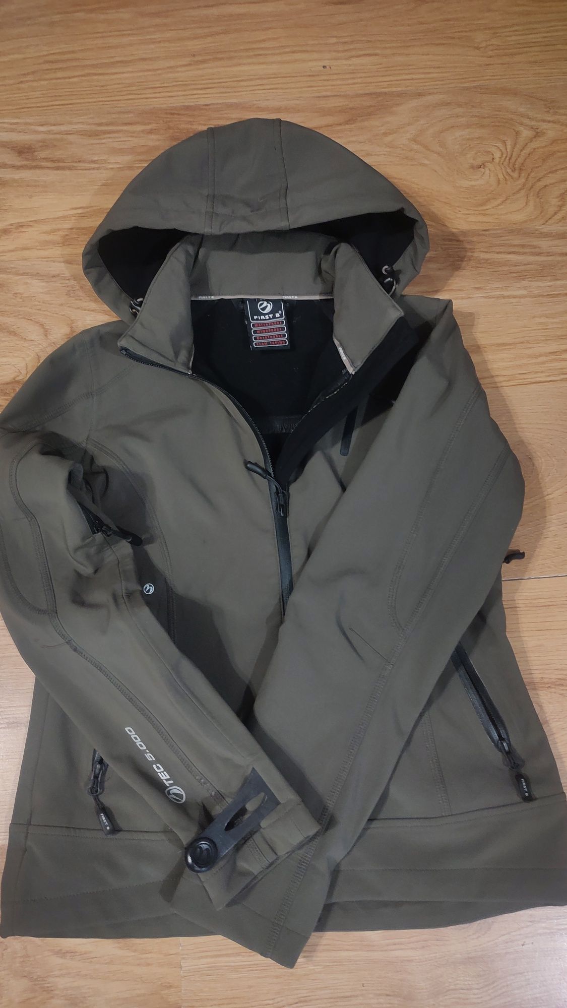 Kurtka typu Softshell.