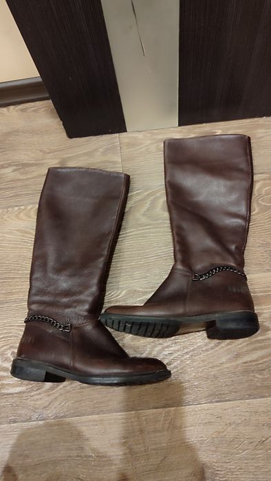 кожані сапожки  37 р шоколадного кольору