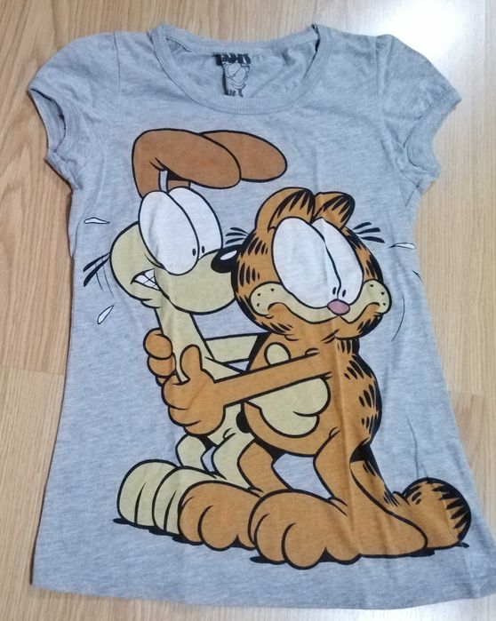 T-Shirt  Garfield e Oddie da Bershka: Tam L