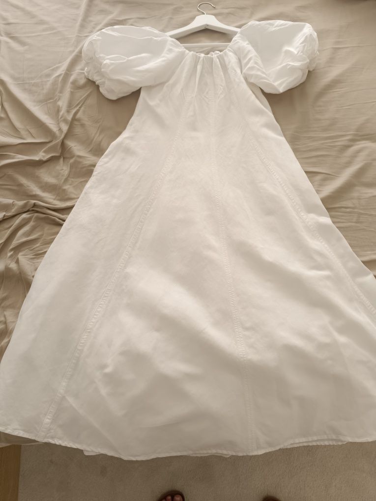 Vestido branco com godê