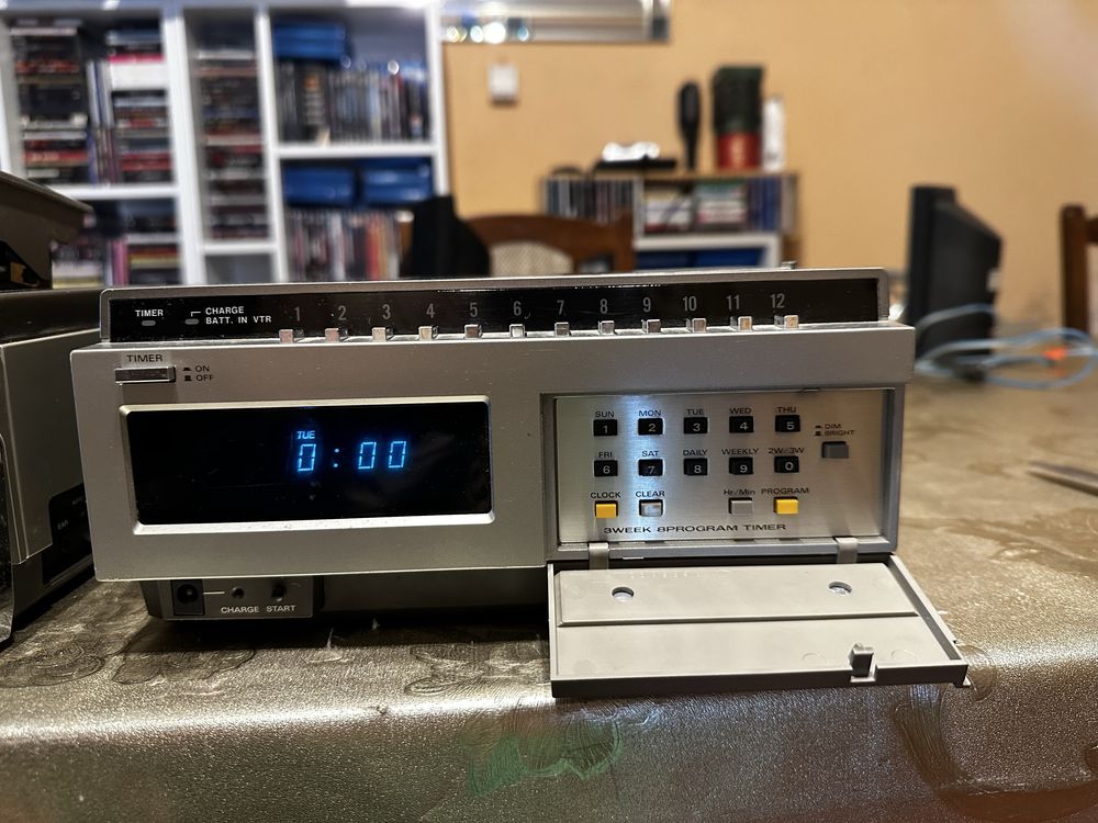 magnetowid + video timer ,,HITACHI  VT- 6500E + VT-TU65E"